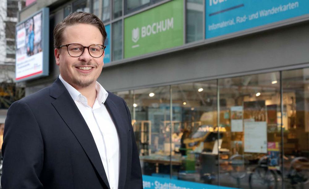 JULIAN SCHMITZ | KEINE ANGST VOR GROSSEN FUSSSTAPFEN